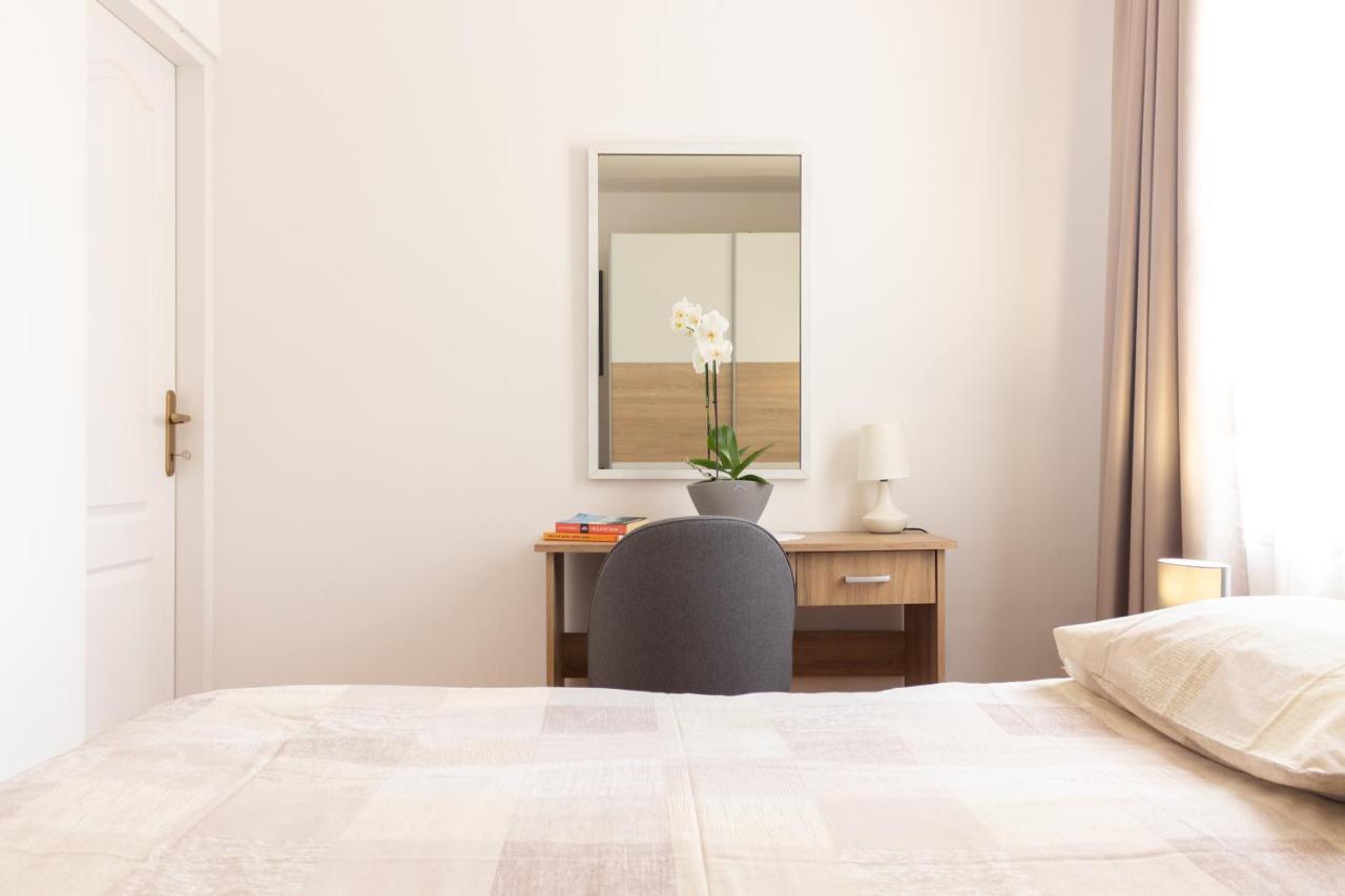 Apartment Centener Ровінь Екстер'єр фото